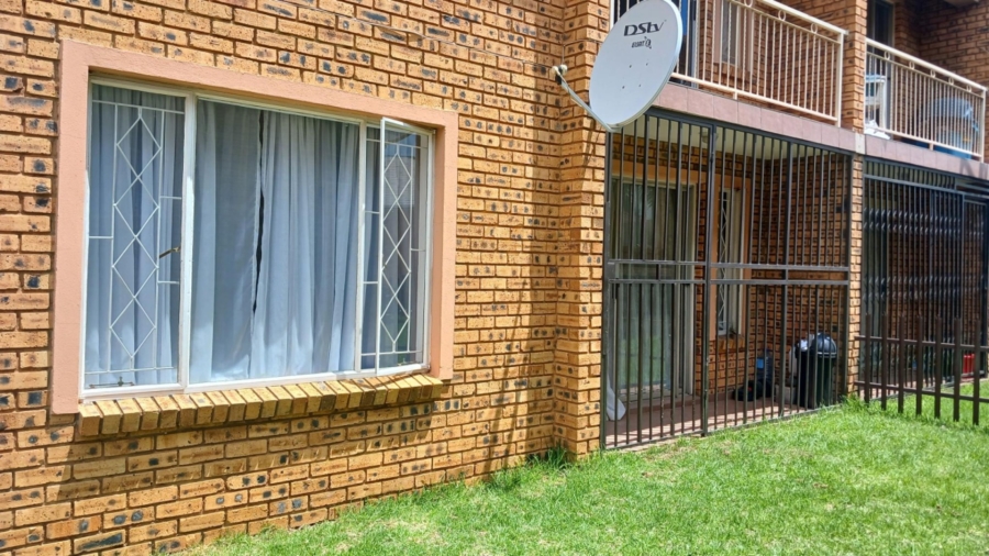 To Let 2 Bedroom Property for Rent in Rosettenville Gauteng