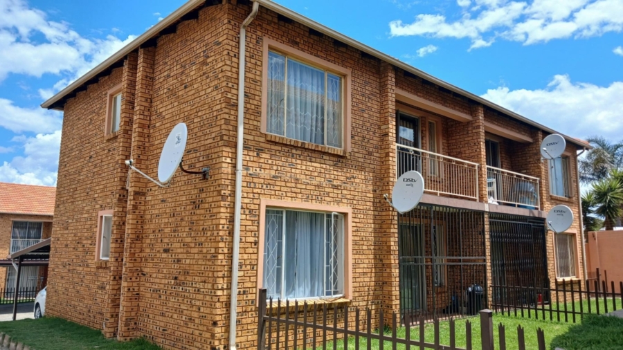 To Let 2 Bedroom Property for Rent in Rosettenville Gauteng