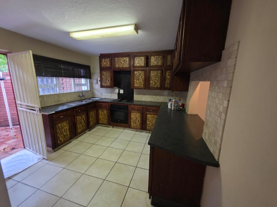 To Let 4 Bedroom Property for Rent in Glen Austin Gauteng
