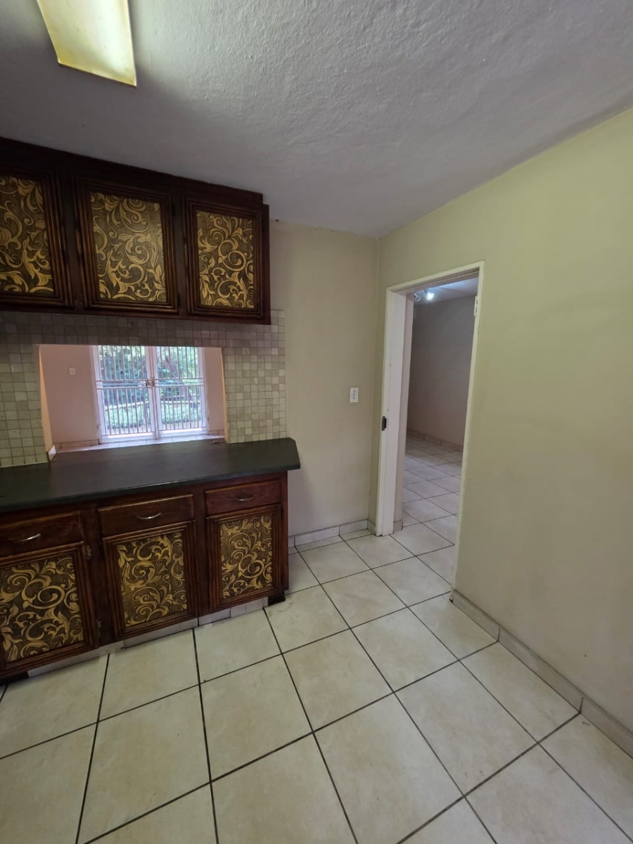 To Let 4 Bedroom Property for Rent in Glen Austin Gauteng