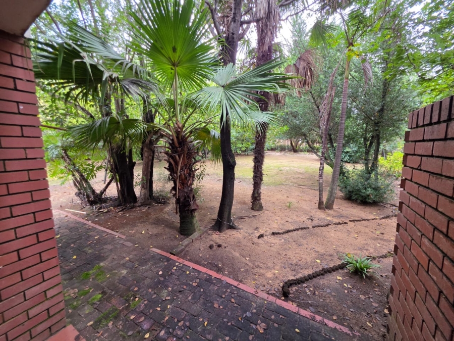 To Let 4 Bedroom Property for Rent in Glen Austin Gauteng