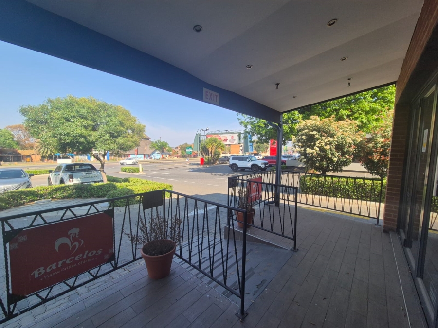 To Let Commercial Property for Rent in Die Hoewes Gauteng
