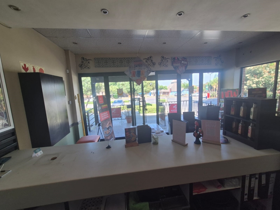 To Let Commercial Property for Rent in Die Hoewes Gauteng