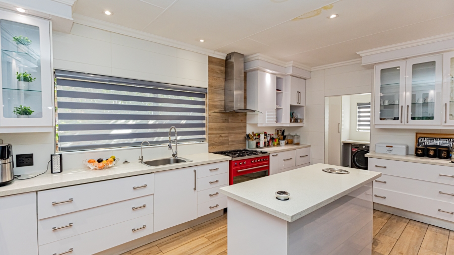 5 Bedroom Property for Sale in Moreleta Park Gauteng