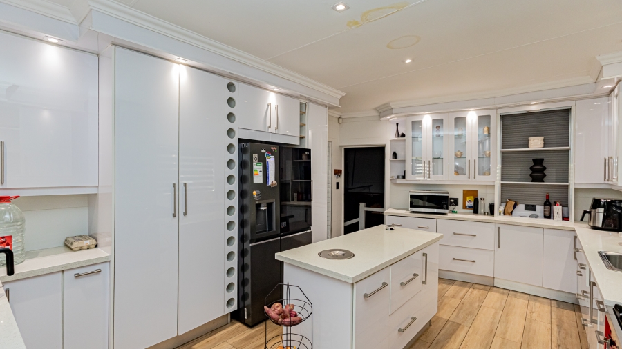 5 Bedroom Property for Sale in Moreleta Park Gauteng
