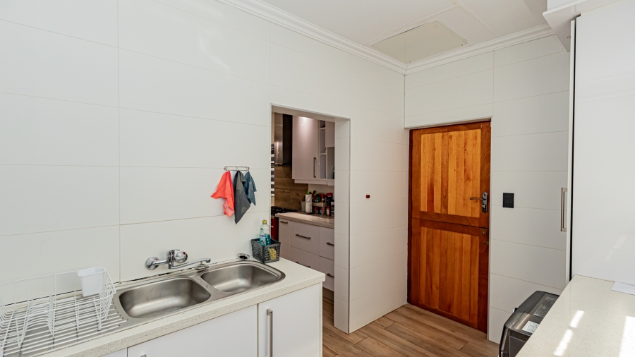 5 Bedroom Property for Sale in Moreleta Park Gauteng