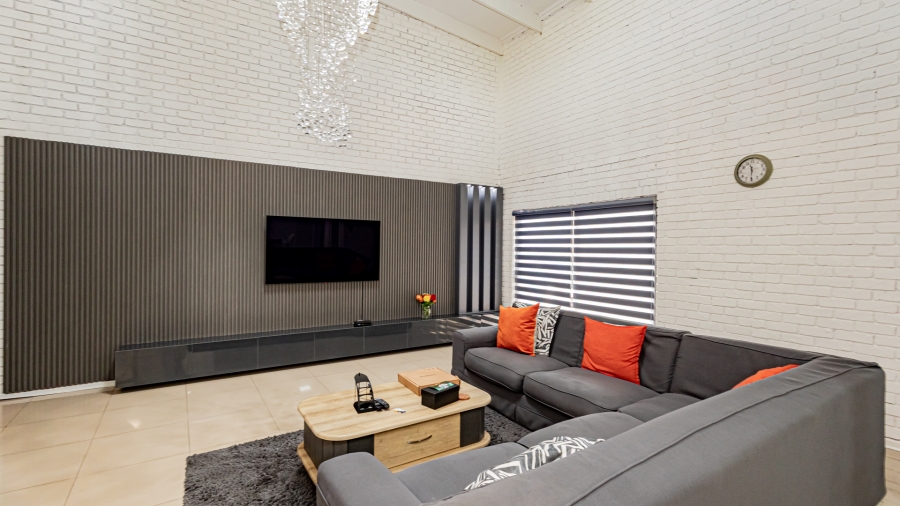 5 Bedroom Property for Sale in Moreleta Park Gauteng