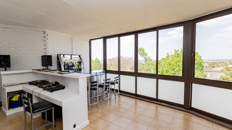 5 Bedroom Property for Sale in Moreleta Park Gauteng