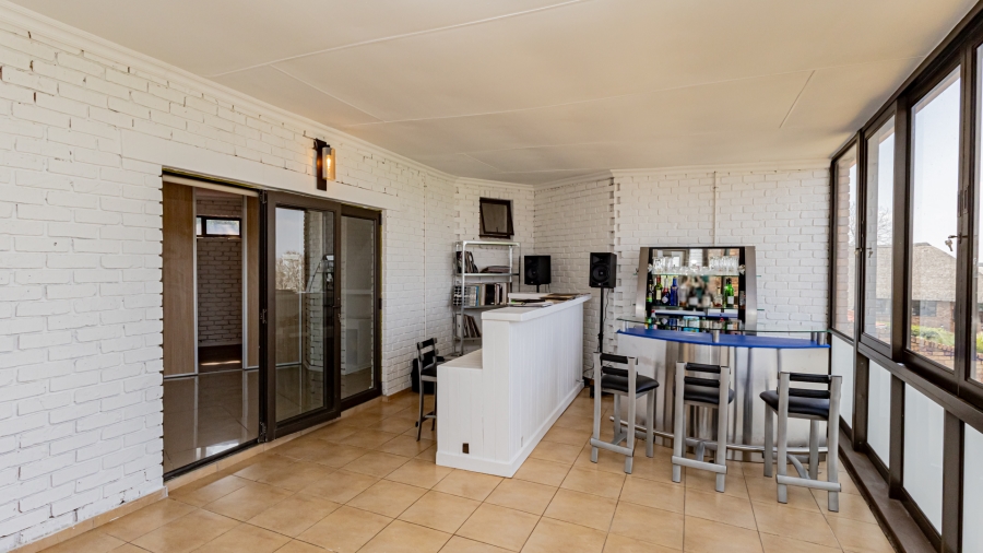 5 Bedroom Property for Sale in Moreleta Park Gauteng