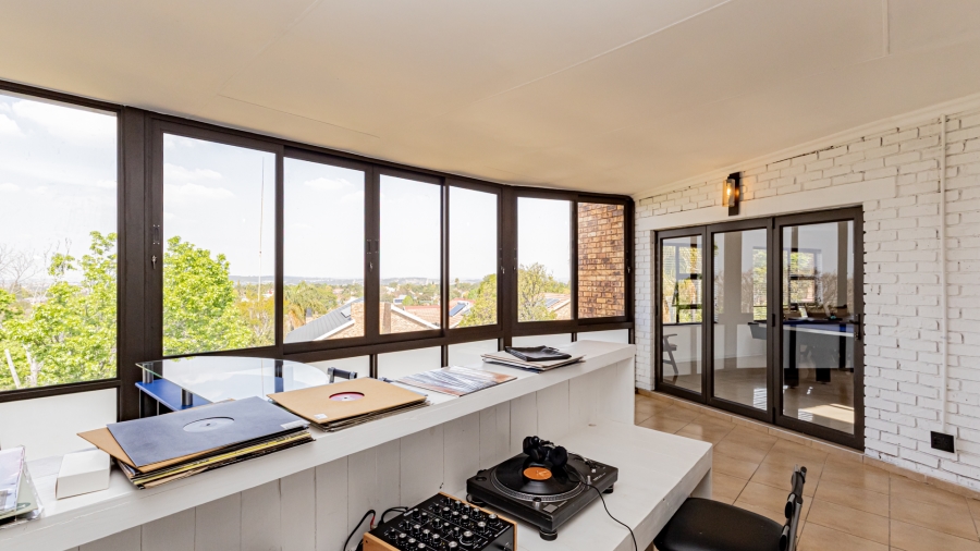 5 Bedroom Property for Sale in Moreleta Park Gauteng