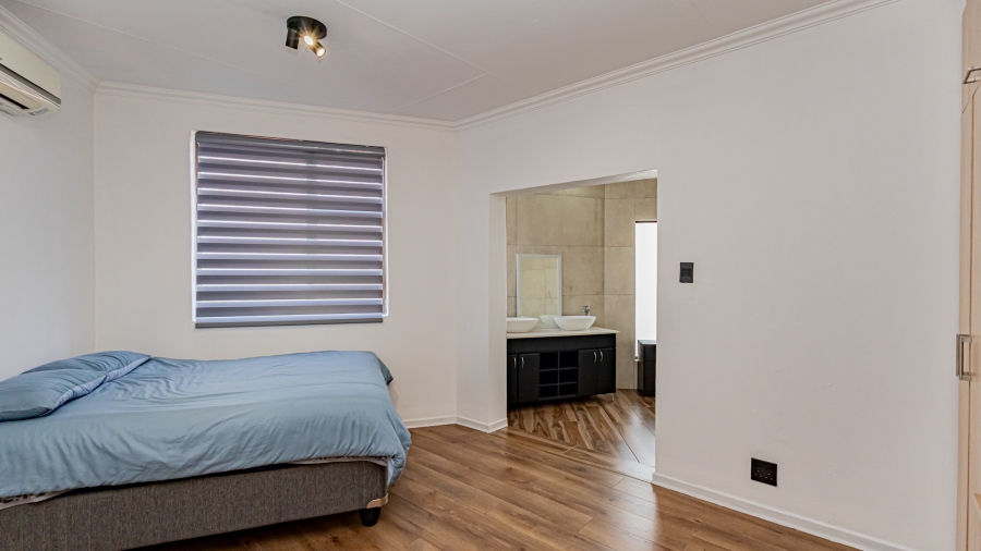 5 Bedroom Property for Sale in Moreleta Park Gauteng