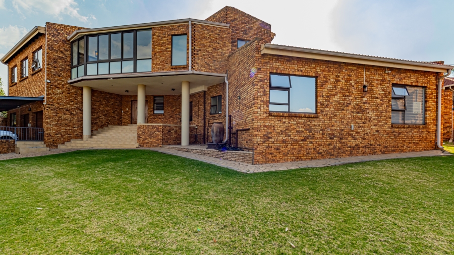 5 Bedroom Property for Sale in Moreleta Park Gauteng