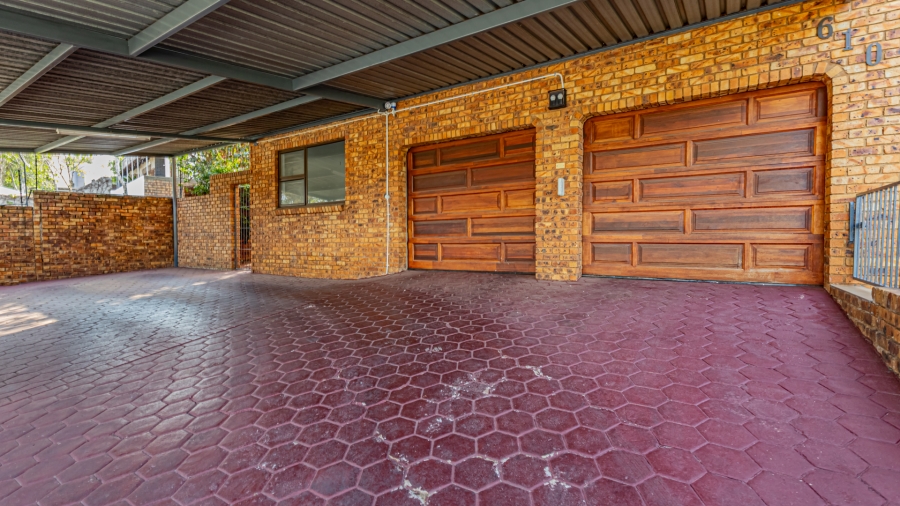 5 Bedroom Property for Sale in Moreleta Park Gauteng