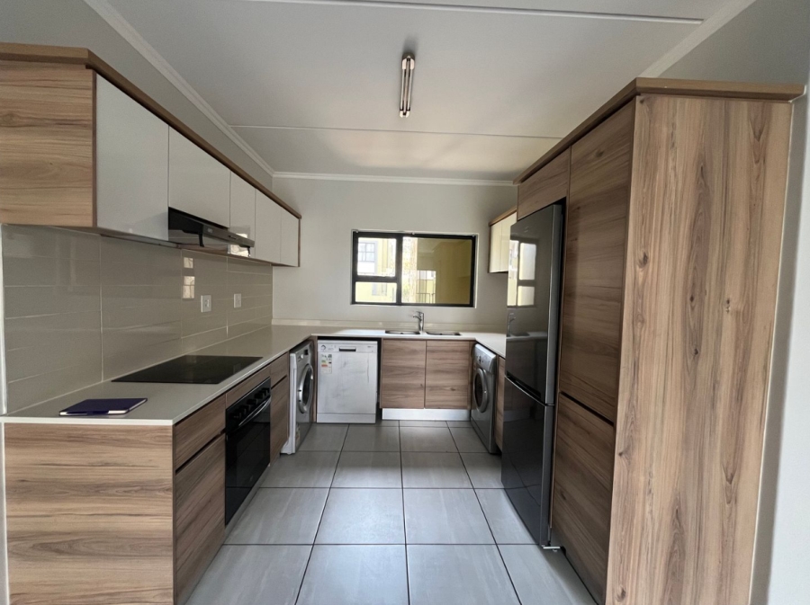 To Let 2 Bedroom Property for Rent in Waterfall Gauteng