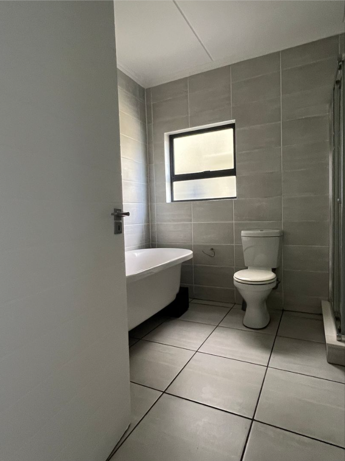 To Let 2 Bedroom Property for Rent in Waterfall Gauteng