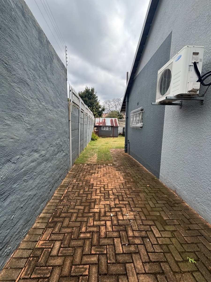 To Let 3 Bedroom Property for Rent in Linden Gauteng