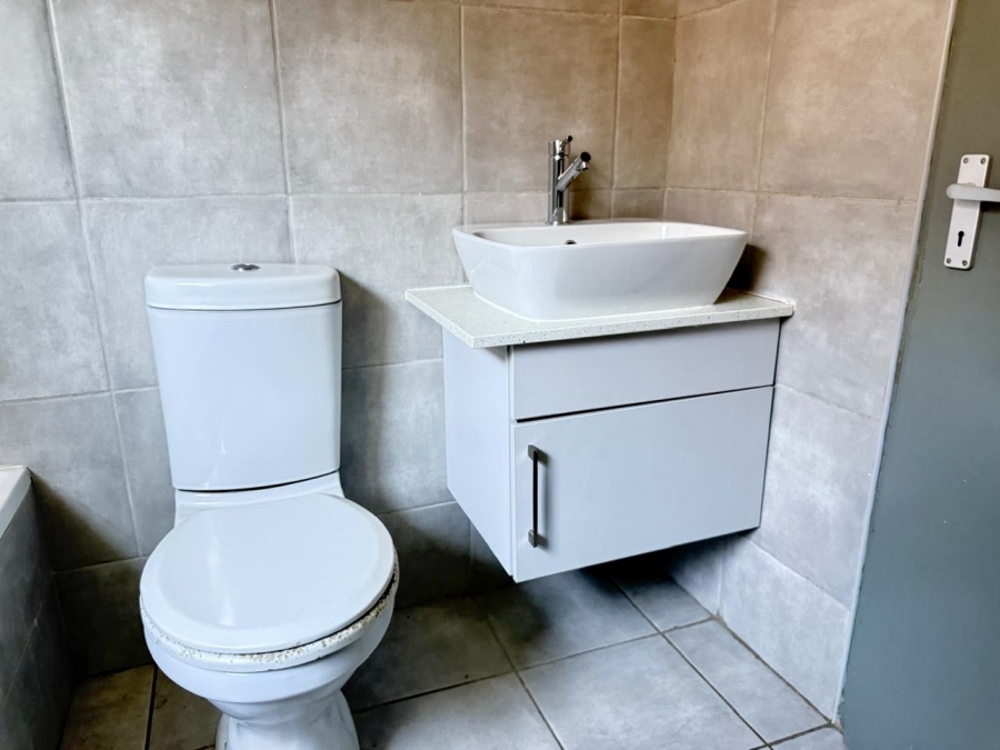 2 Bedroom Property for Sale in Witpoortjie Gauteng