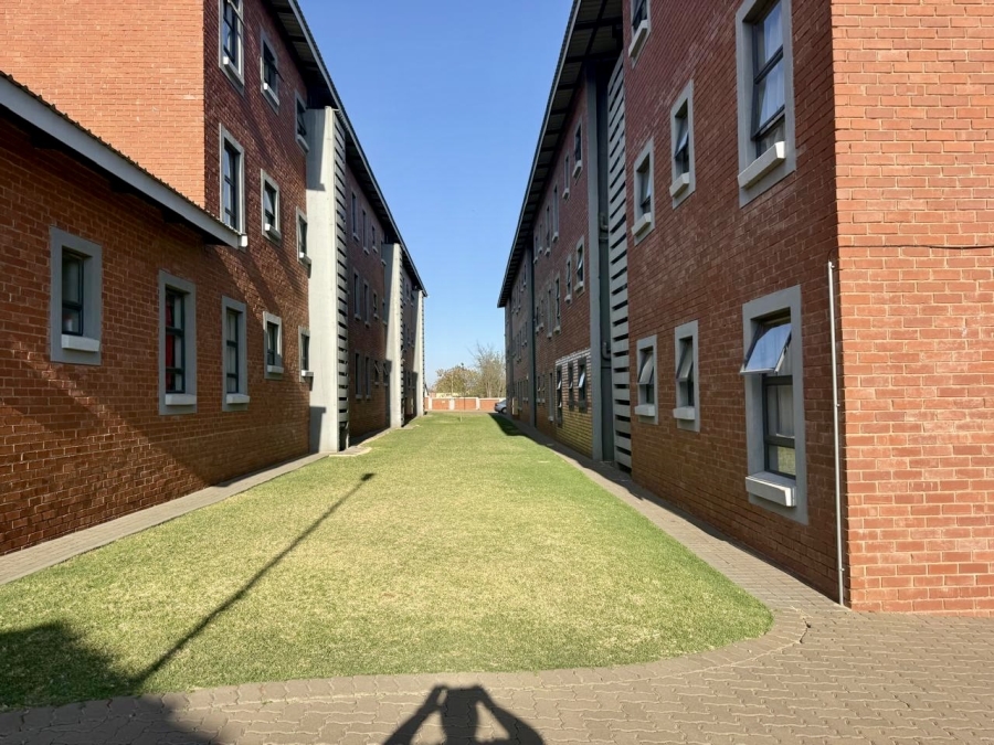 2 Bedroom Property for Sale in Witpoortjie Gauteng