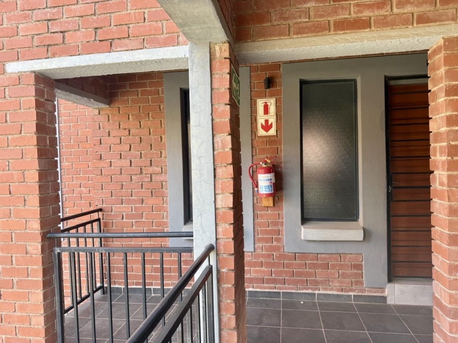 2 Bedroom Property for Sale in Witpoortjie Gauteng