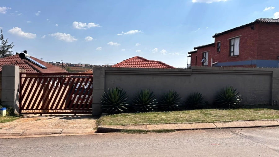 3 Bedroom Property for Sale in Clayville East Gauteng