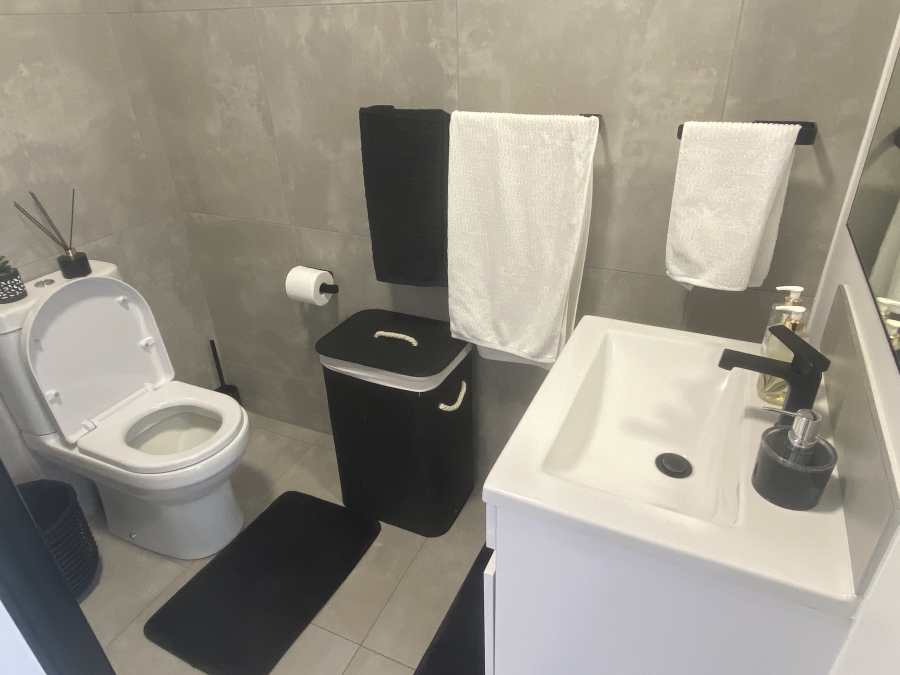 To Let 1 Bedroom Property for Rent in Broadacres Gauteng