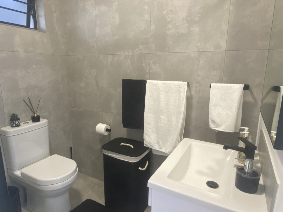 To Let 1 Bedroom Property for Rent in Broadacres Gauteng