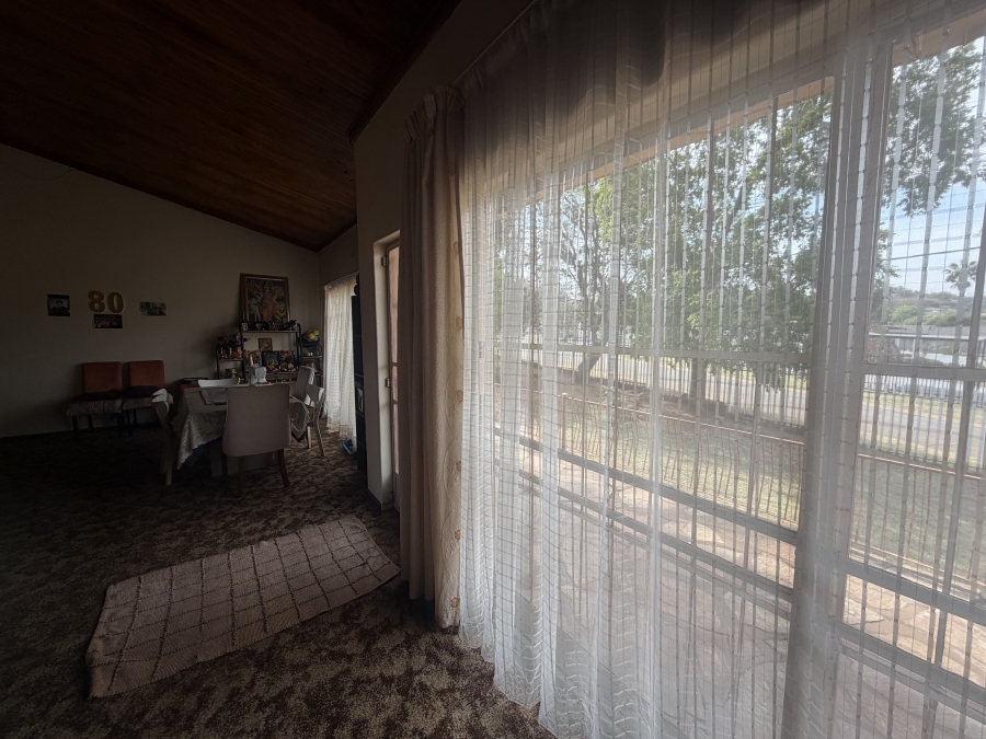 To Let 4 Bedroom Property for Rent in Erasmia Gauteng