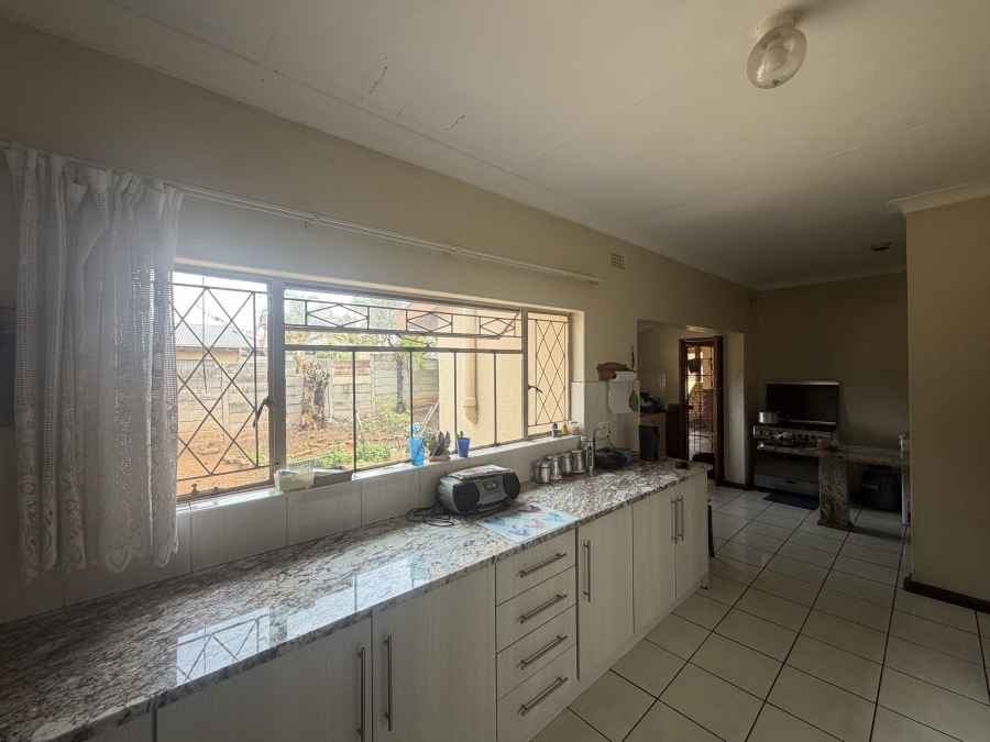 To Let 4 Bedroom Property for Rent in Erasmia Gauteng