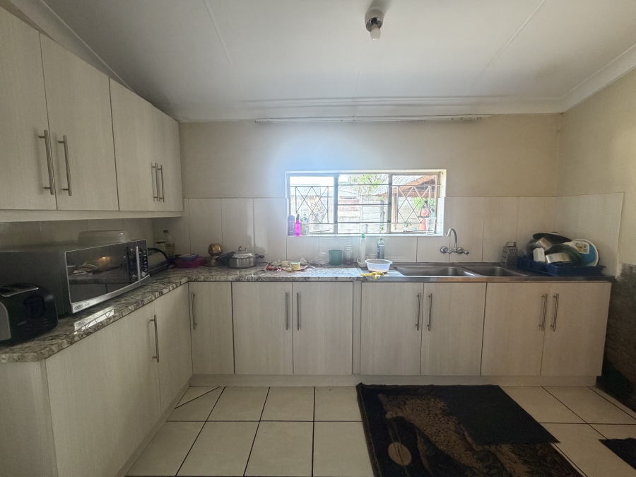 To Let 4 Bedroom Property for Rent in Erasmia Gauteng