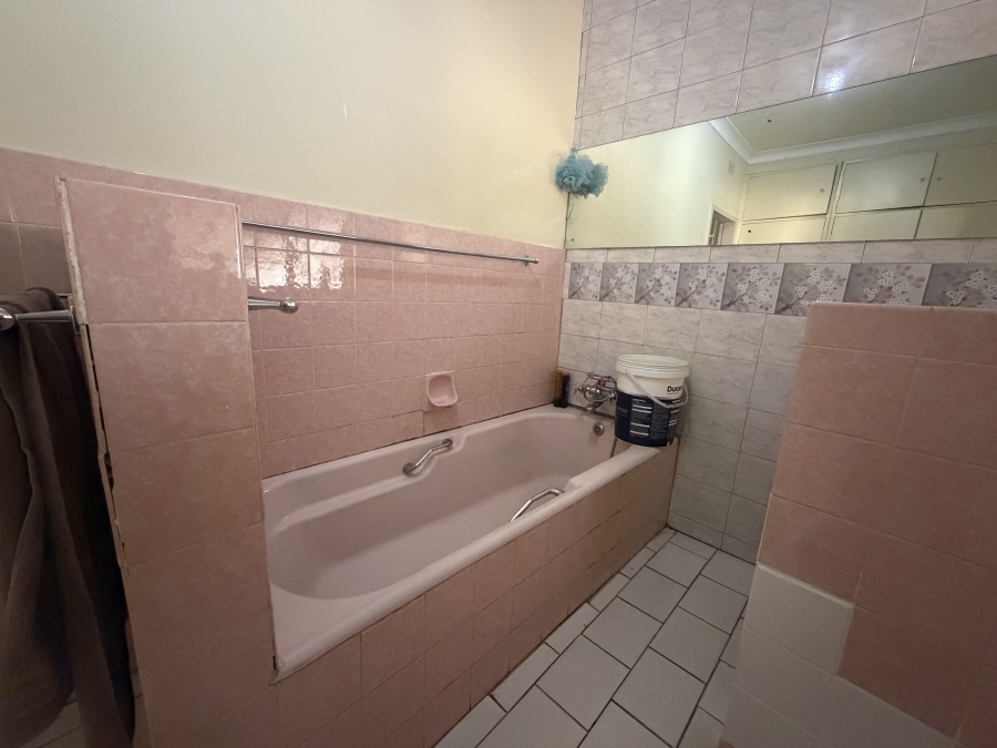 To Let 4 Bedroom Property for Rent in Erasmia Gauteng