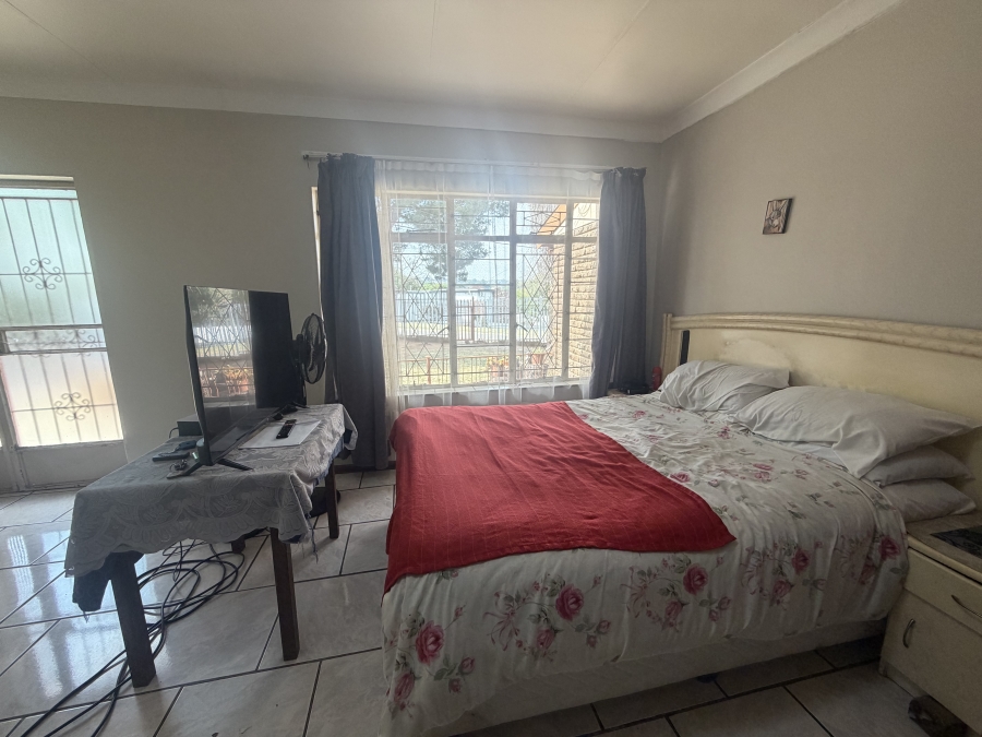 To Let 4 Bedroom Property for Rent in Erasmia Gauteng