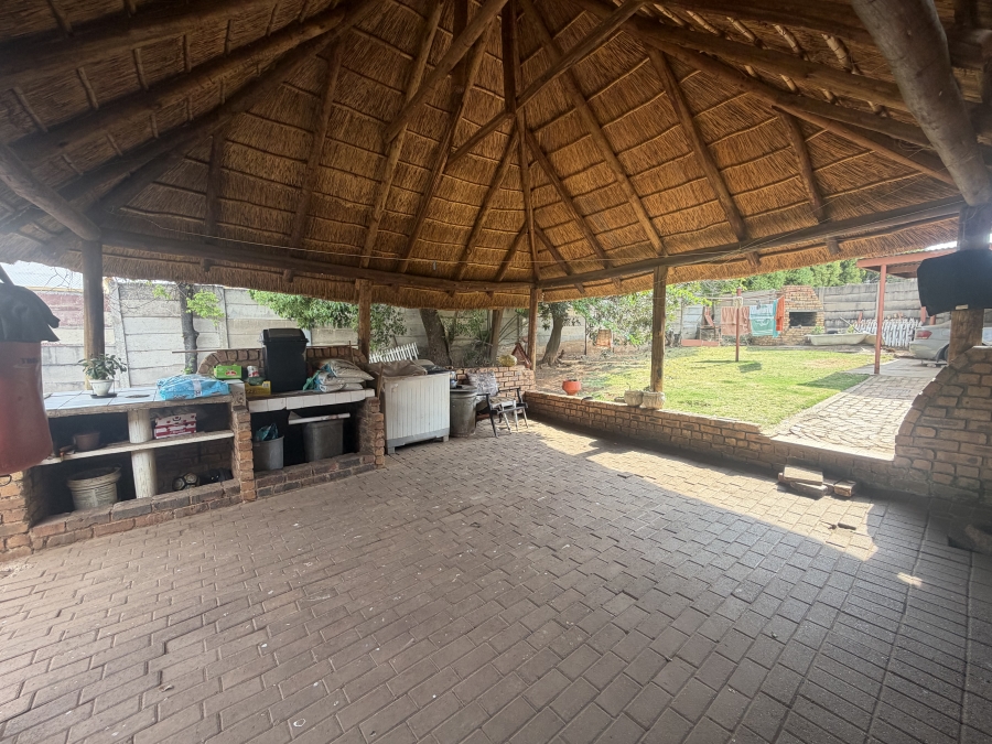 To Let 4 Bedroom Property for Rent in Erasmia Gauteng