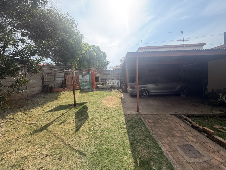 To Let 4 Bedroom Property for Rent in Erasmia Gauteng