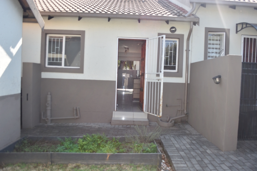 2 Bedroom Property for Sale in The Reeds Gauteng