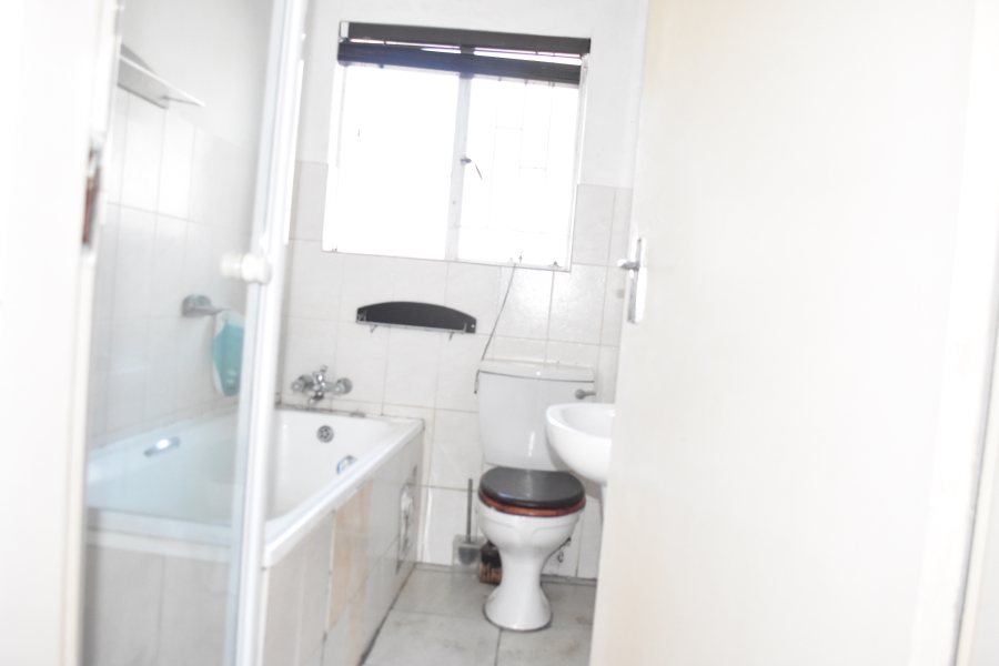2 Bedroom Property for Sale in The Reeds Gauteng