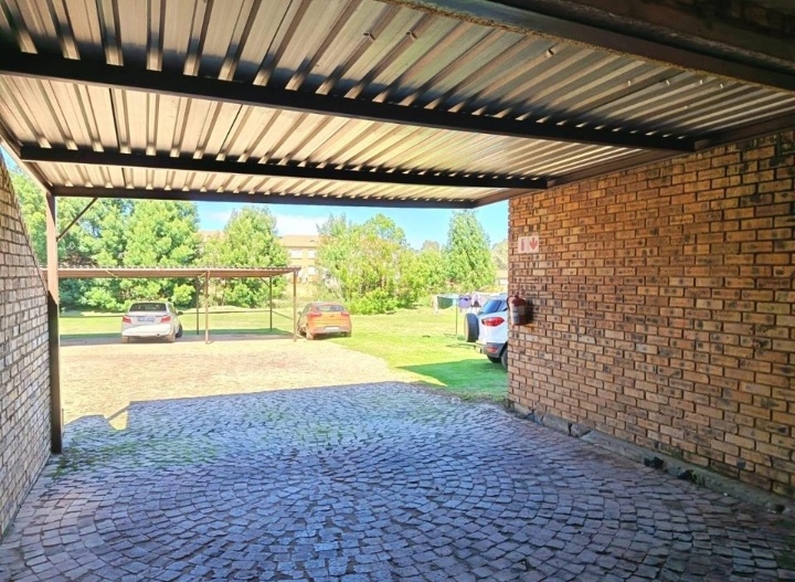 2 Bedroom Property for Sale in Greenhills Gauteng