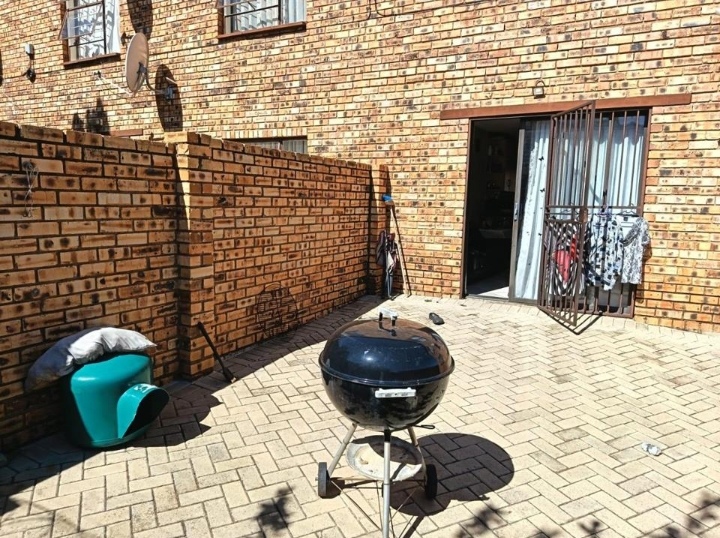 2 Bedroom Property for Sale in Greenhills Gauteng