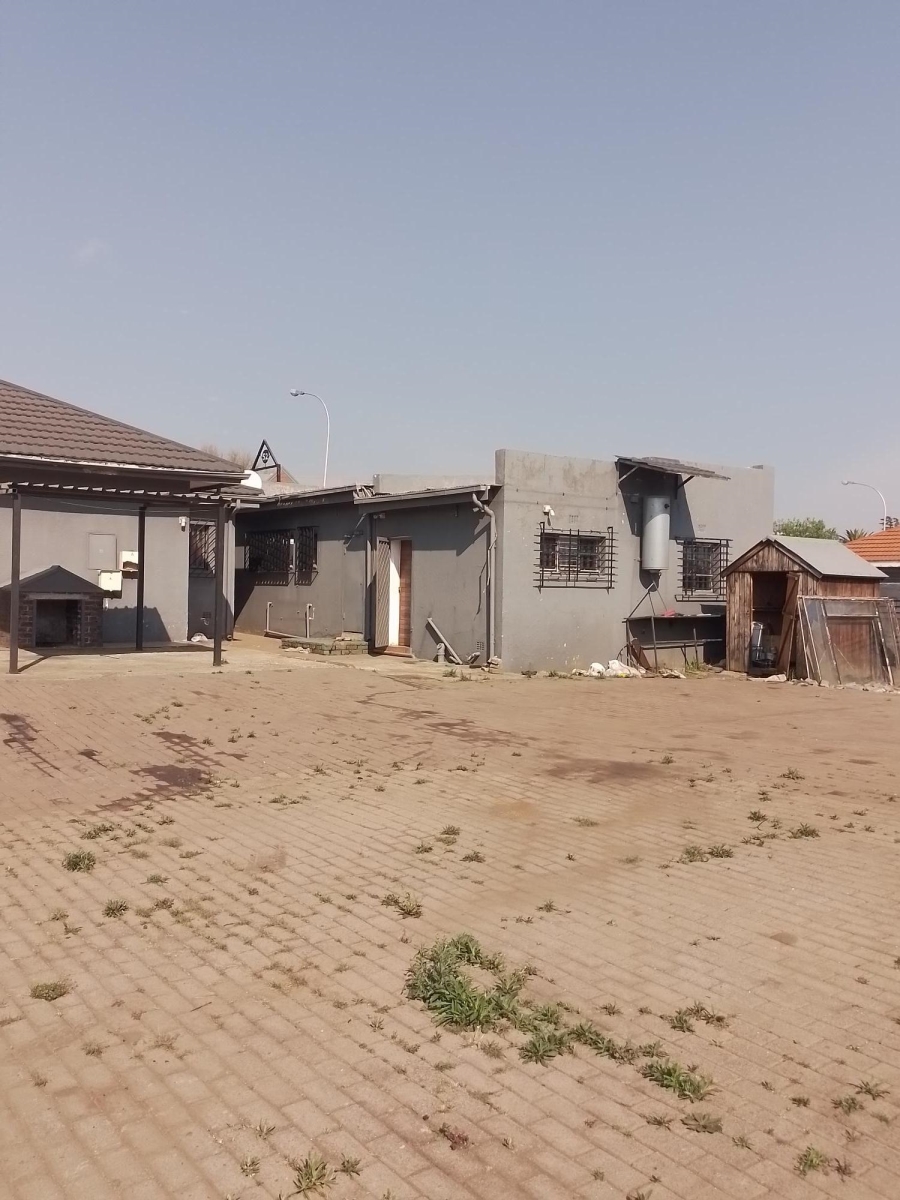 To Let Commercial Property for Rent in Eastleigh Gauteng