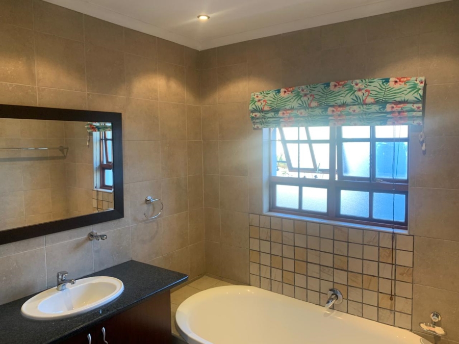 To Let 3 Bedroom Property for Rent in Greenstone Hill Gauteng