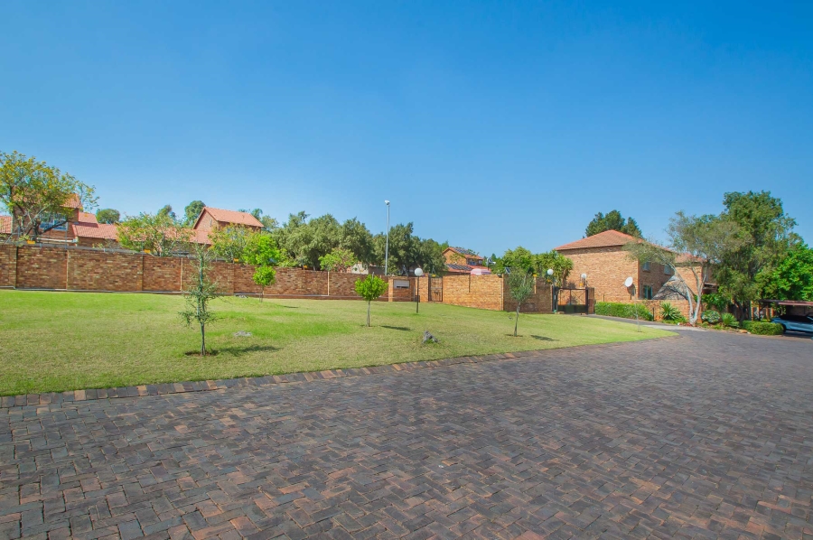 2 Bedroom Property for Sale in Wilgeheuwel Gauteng
