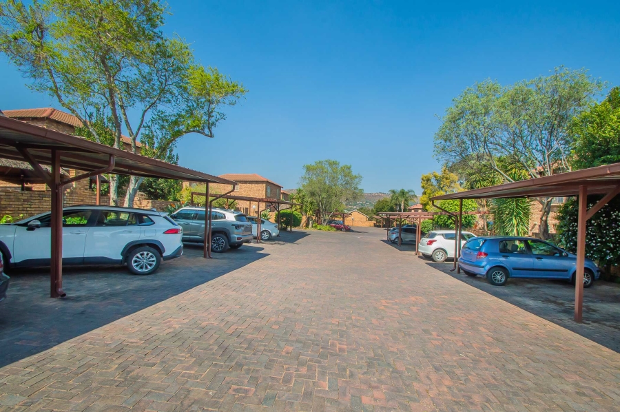 2 Bedroom Property for Sale in Wilgeheuwel Gauteng