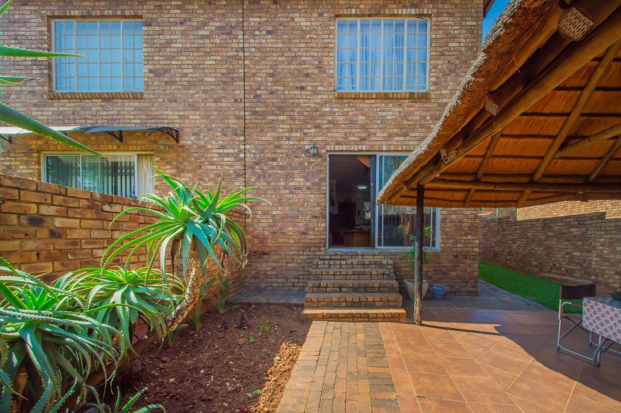 2 Bedroom Property for Sale in Wilgeheuwel Gauteng