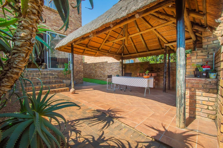2 Bedroom Property for Sale in Wilgeheuwel Gauteng