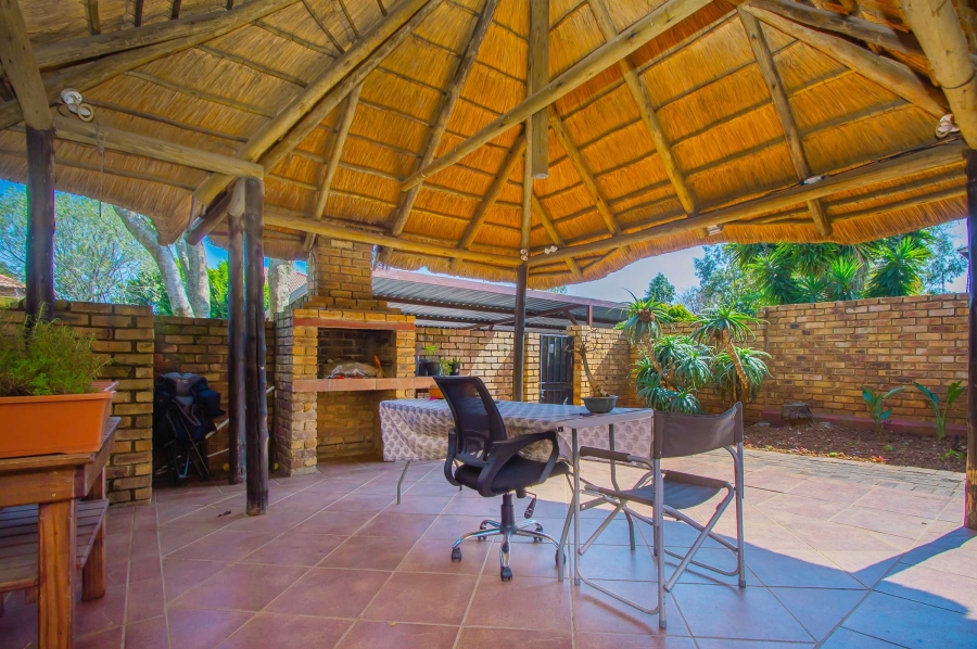 2 Bedroom Property for Sale in Wilgeheuwel Gauteng