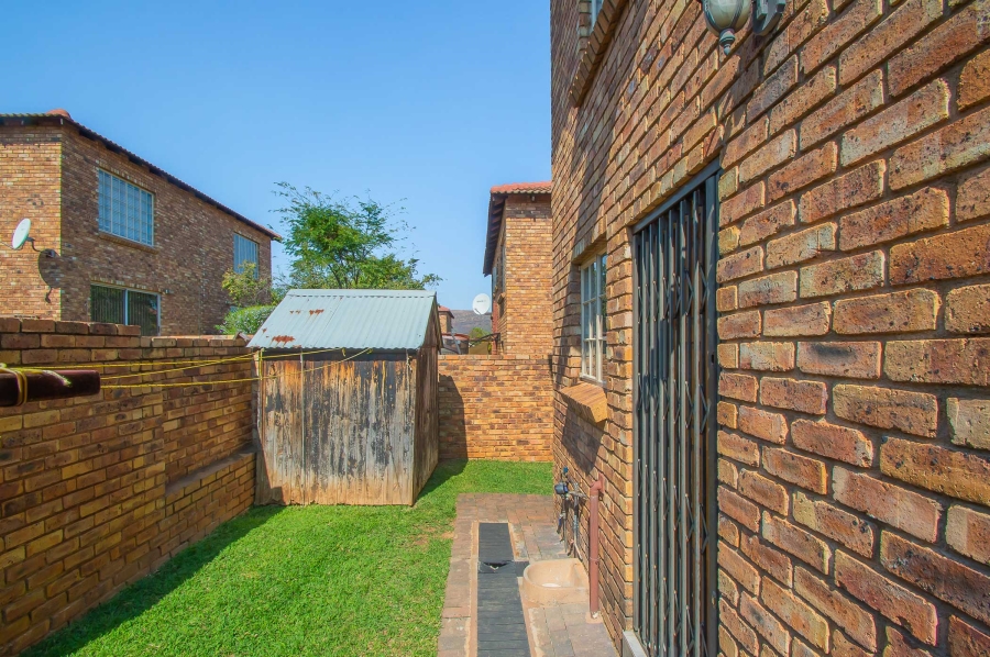 2 Bedroom Property for Sale in Wilgeheuwel Gauteng