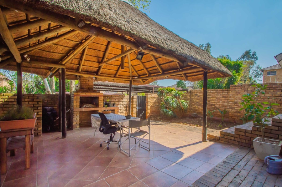 2 Bedroom Property for Sale in Wilgeheuwel Gauteng
