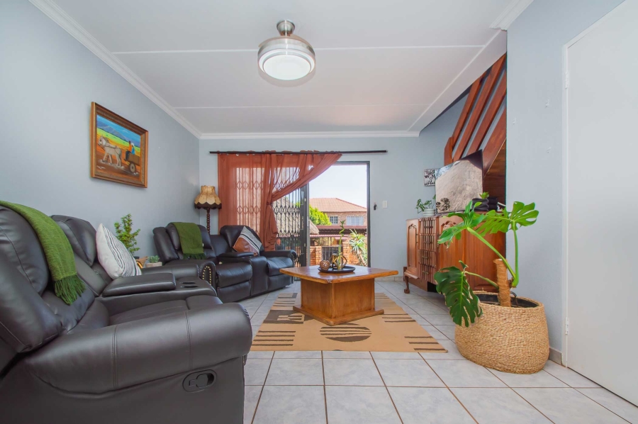 2 Bedroom Property for Sale in Wilgeheuwel Gauteng