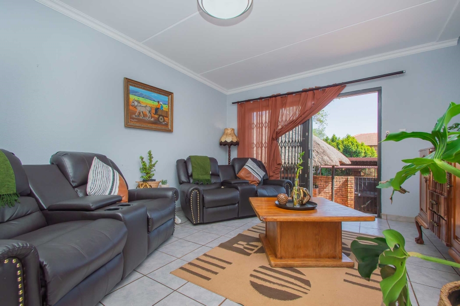2 Bedroom Property for Sale in Wilgeheuwel Gauteng