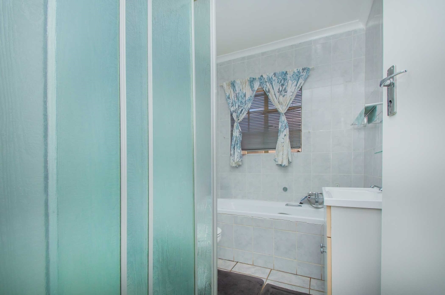 2 Bedroom Property for Sale in Wilgeheuwel Gauteng