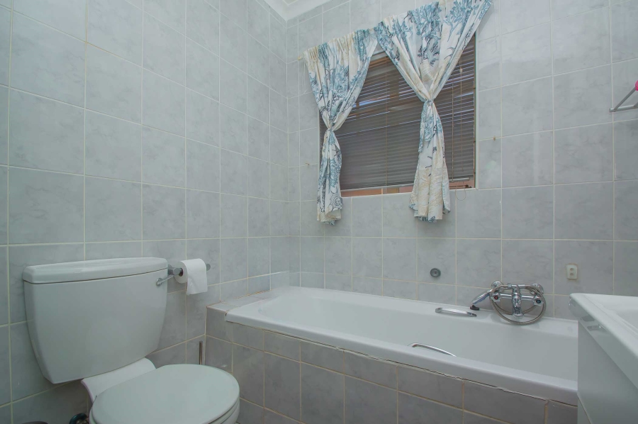 2 Bedroom Property for Sale in Wilgeheuwel Gauteng